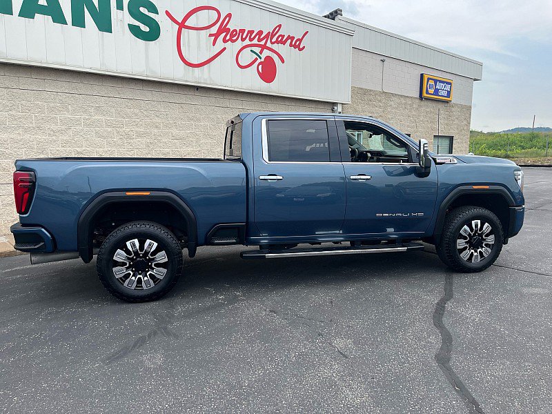 Used 2025 GMC Sierra 3500 Denali w/ Denali Reserve Package AWD/4WD image 9