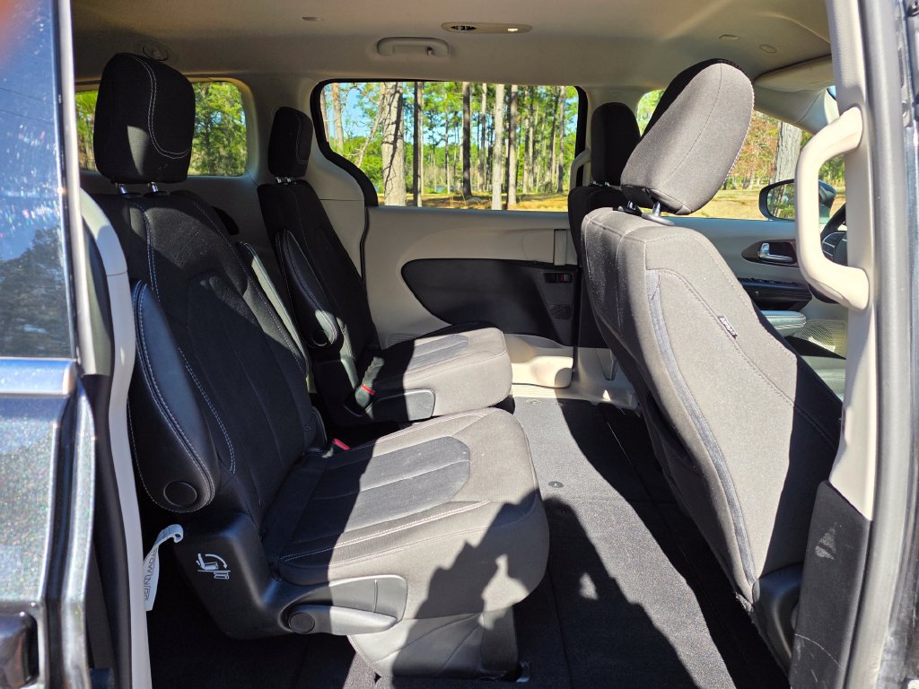 Used 2023 Chrysler Voyager LX FWD image 20