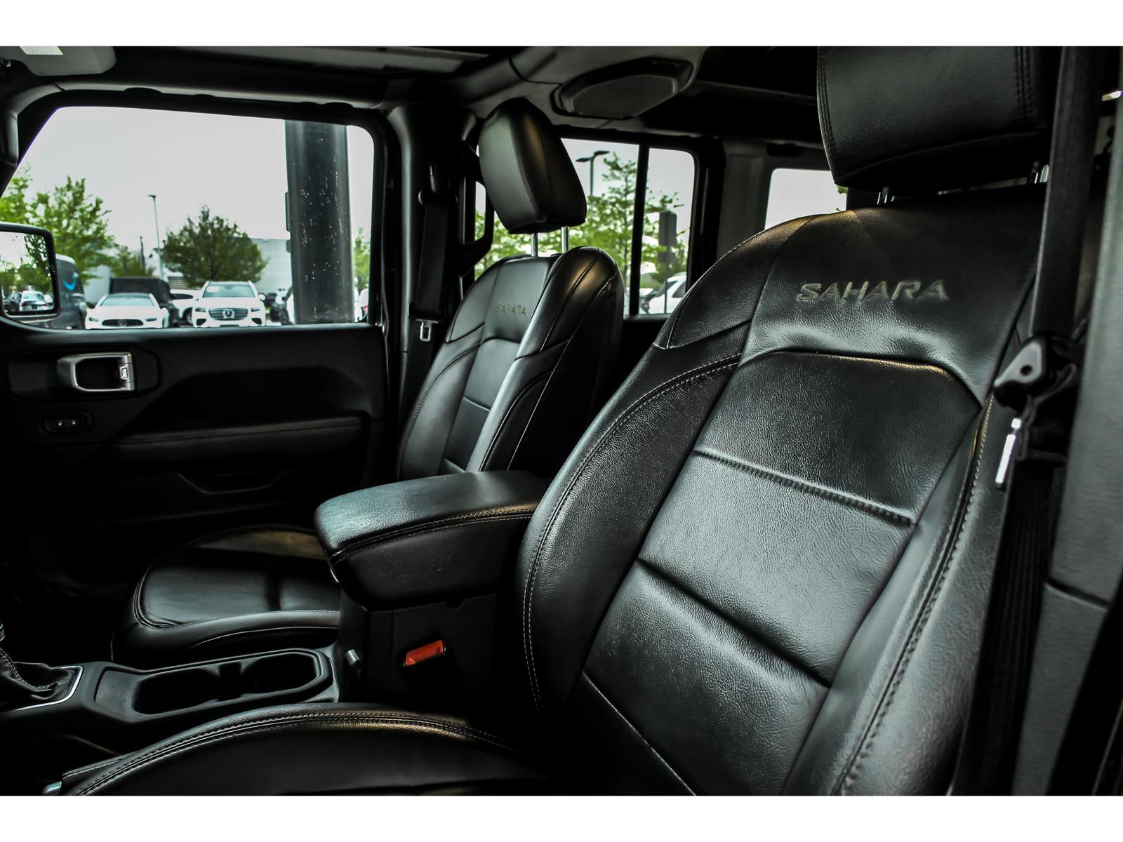 Used 2019 Jeep Wrangler Unlimited Sahara AWD/4WD image 12