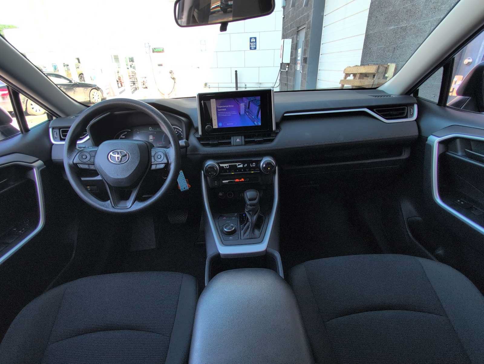 Used 2024 Toyota RAV4 LE AWD/4WD image 15
