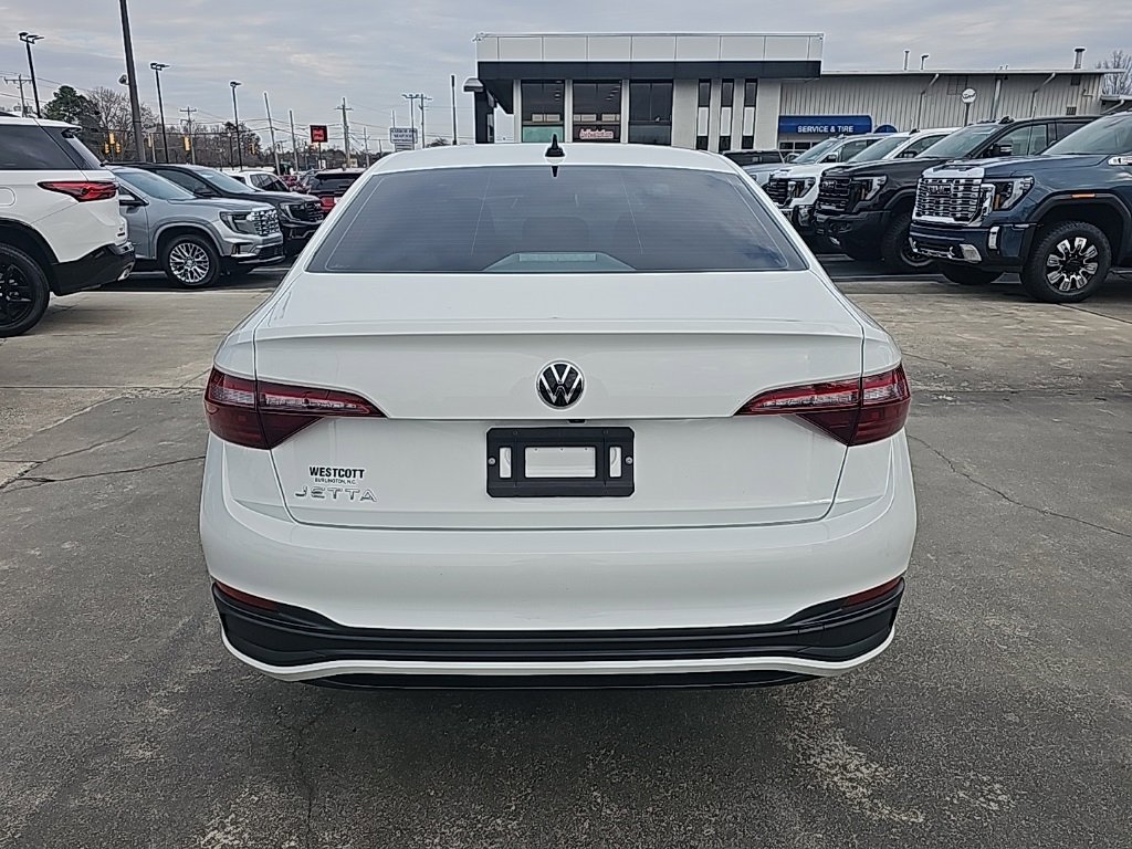 Used 2024 Volkswagen Jetta Sport image 6