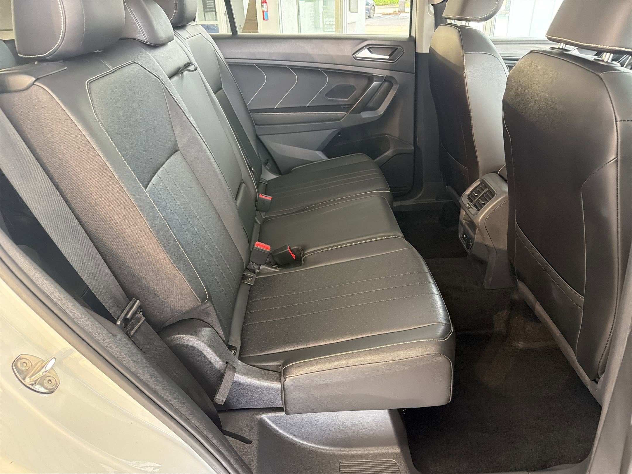 Used 2022 Volkswagen Tiguan SE FWD image 25