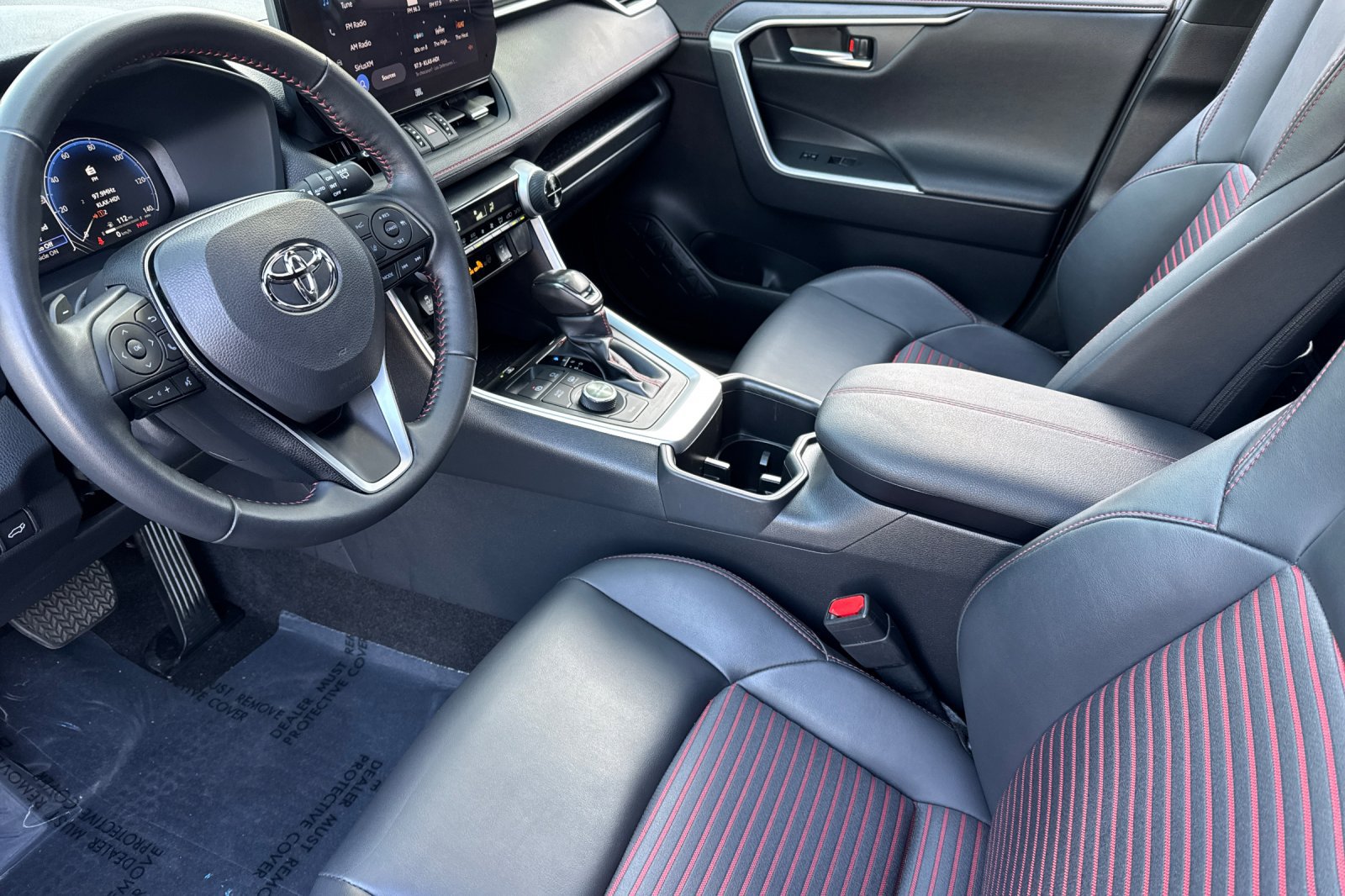 Used 2025 Toyota RAV4 XSE w/ Weather Package AWD/4WD image 10