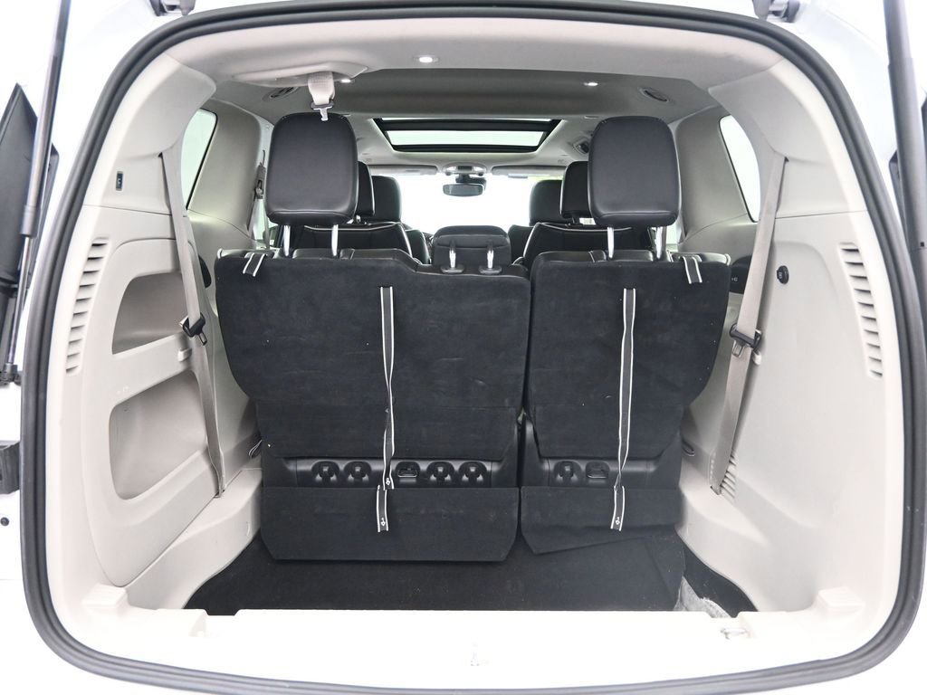 Used 2023 Chrysler Pacifica Limited FWD image 31