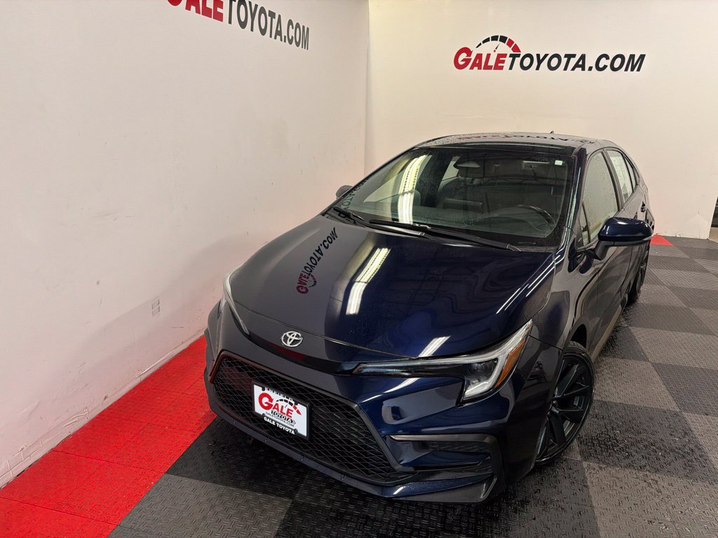 Used 2023 Toyota Corolla SE FWD image 3