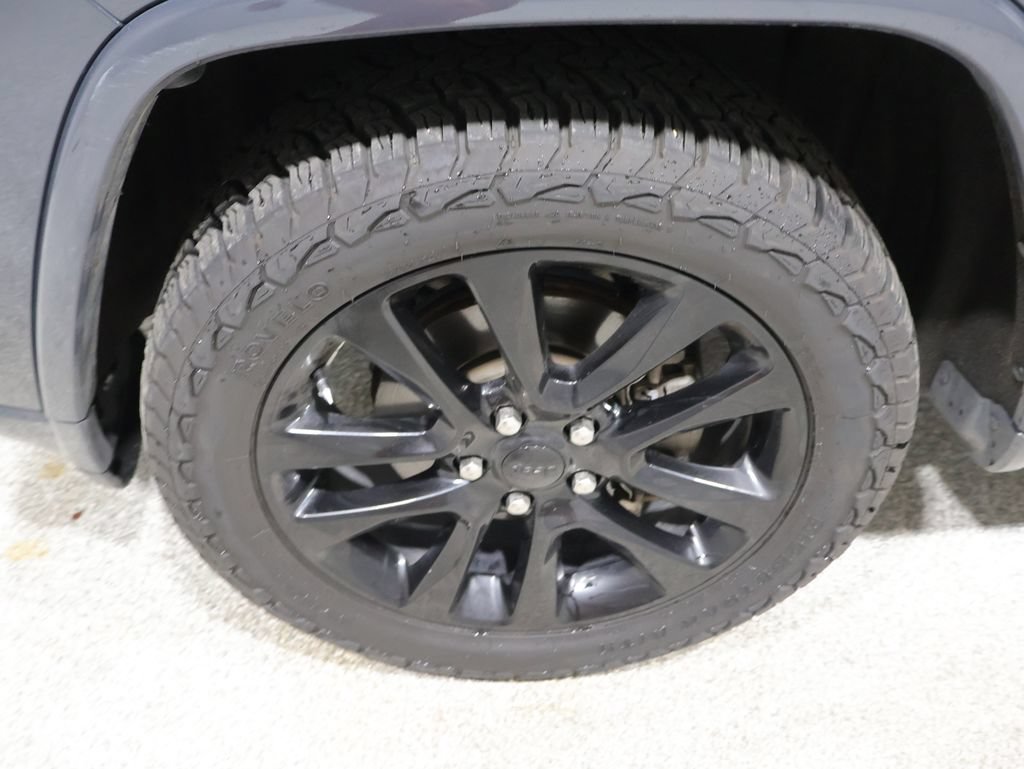 Used 2018 Jeep Grand Cherokee Altitude AWD/4WD image 9