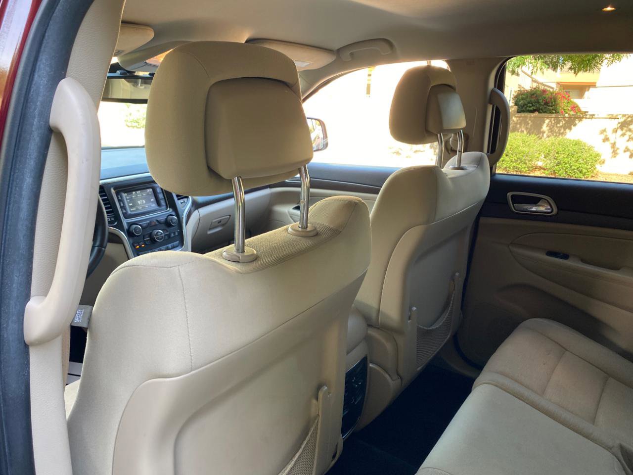 Used 2016 Jeep Grand Cherokee Laredo image 38