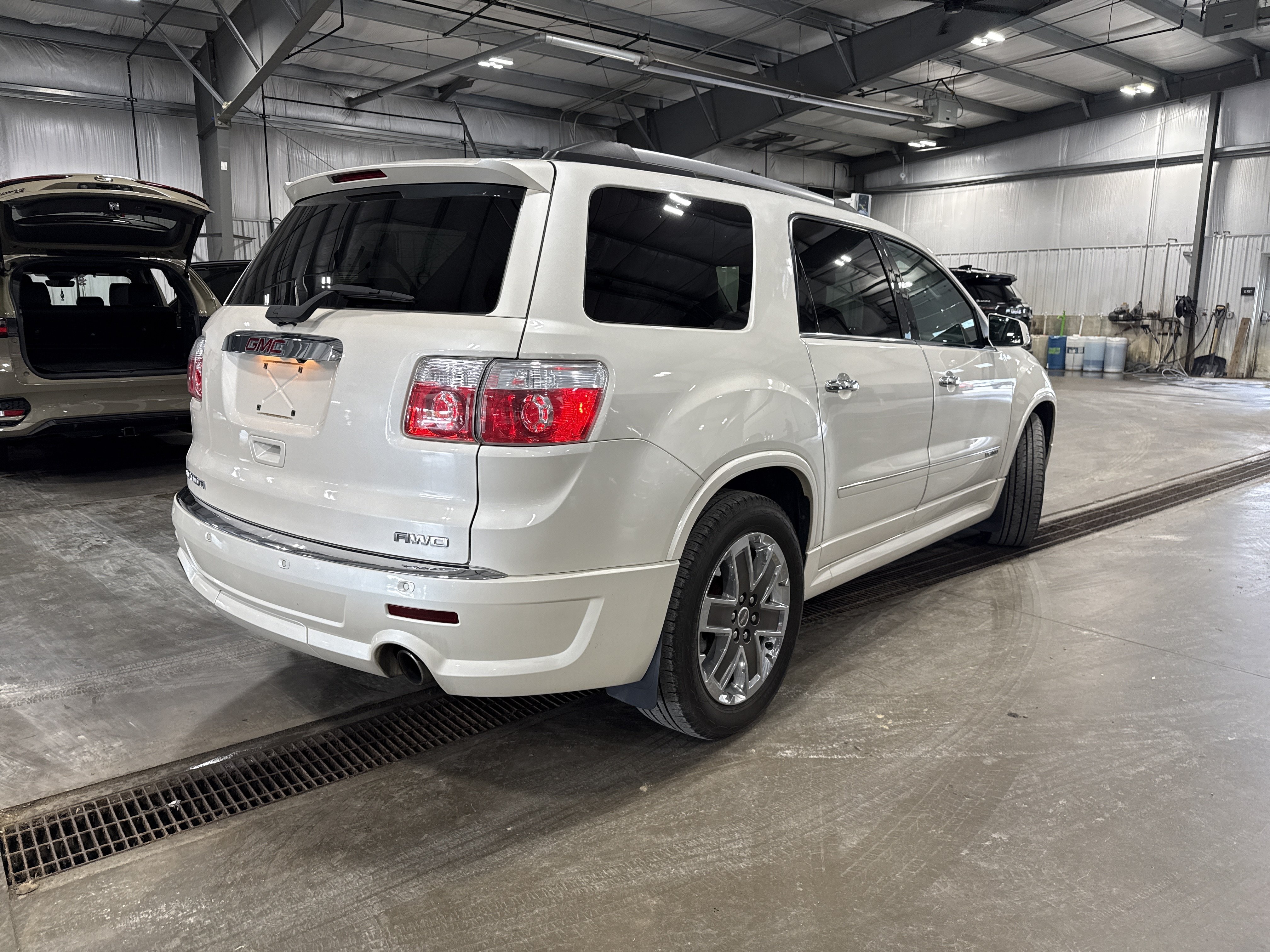 Used 2011 GMC Acadia Denali AWD/4WD image 3