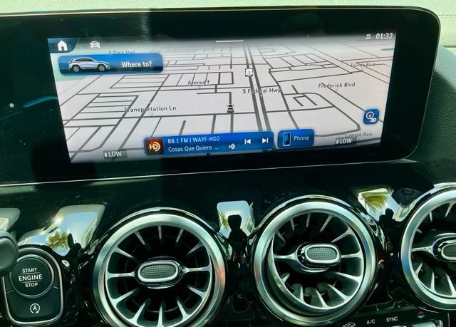 Used 2025 Mercedes-Benz GLA 35 AMG 4MATIC image 32