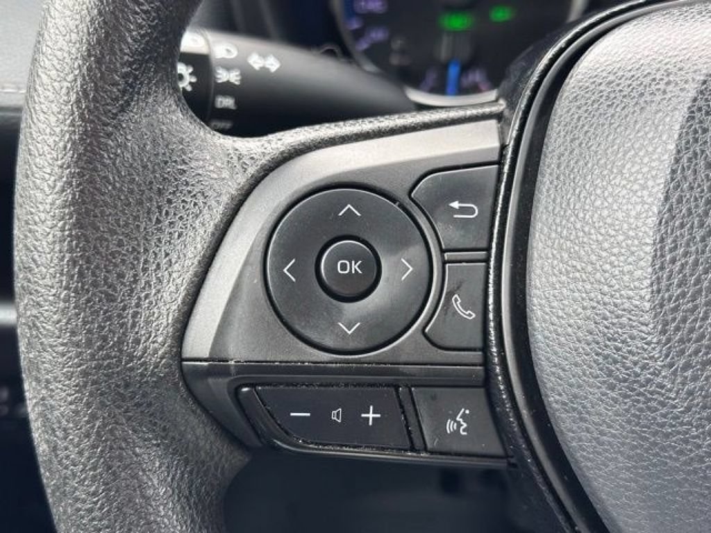 Used 2022 Toyota RAV4 LE w/ Carpet Mat Package (TMS) AWD/4WD image 14