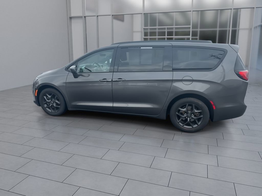 Used 2018 Chrysler Pacifica Touring-L Plus w/ S Appearance Package image 5