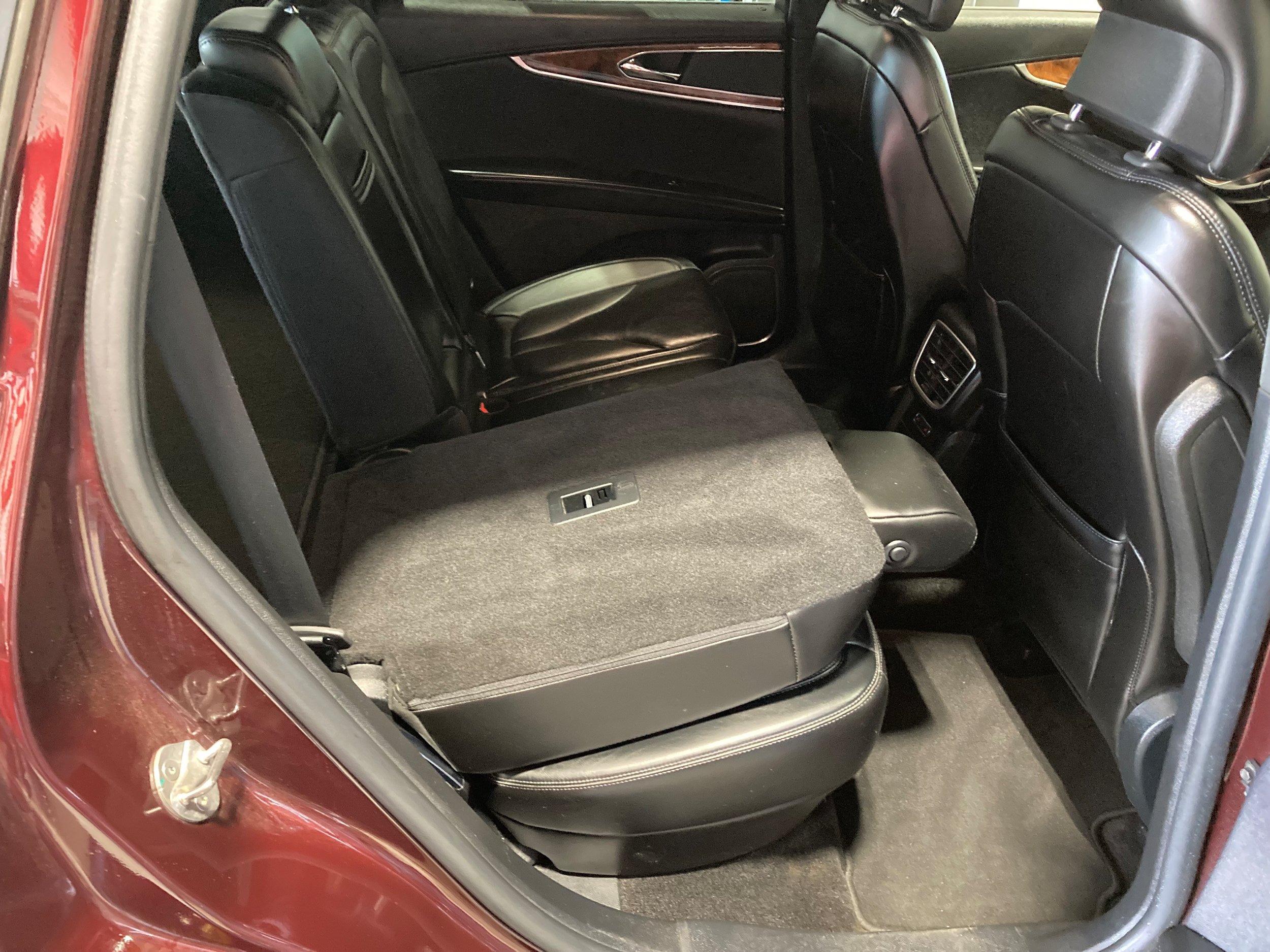 Used 2017 Lincoln MKX Select w/ Select Plus Package AWD/4WD image 12