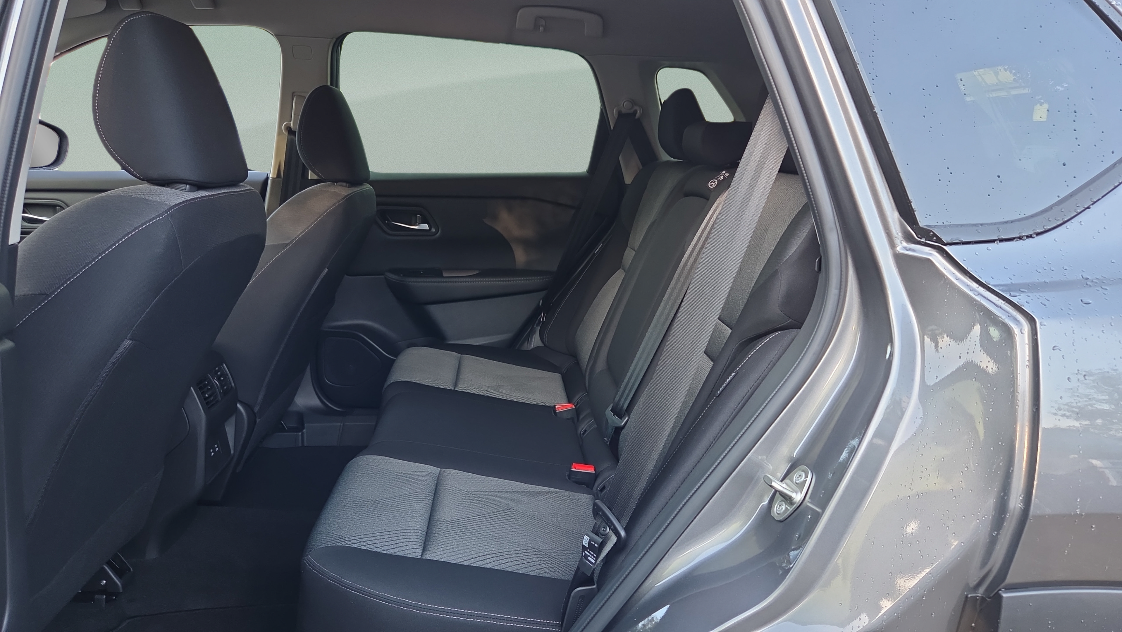 Used 2024 Nissan Rogue SV FWD image 10
