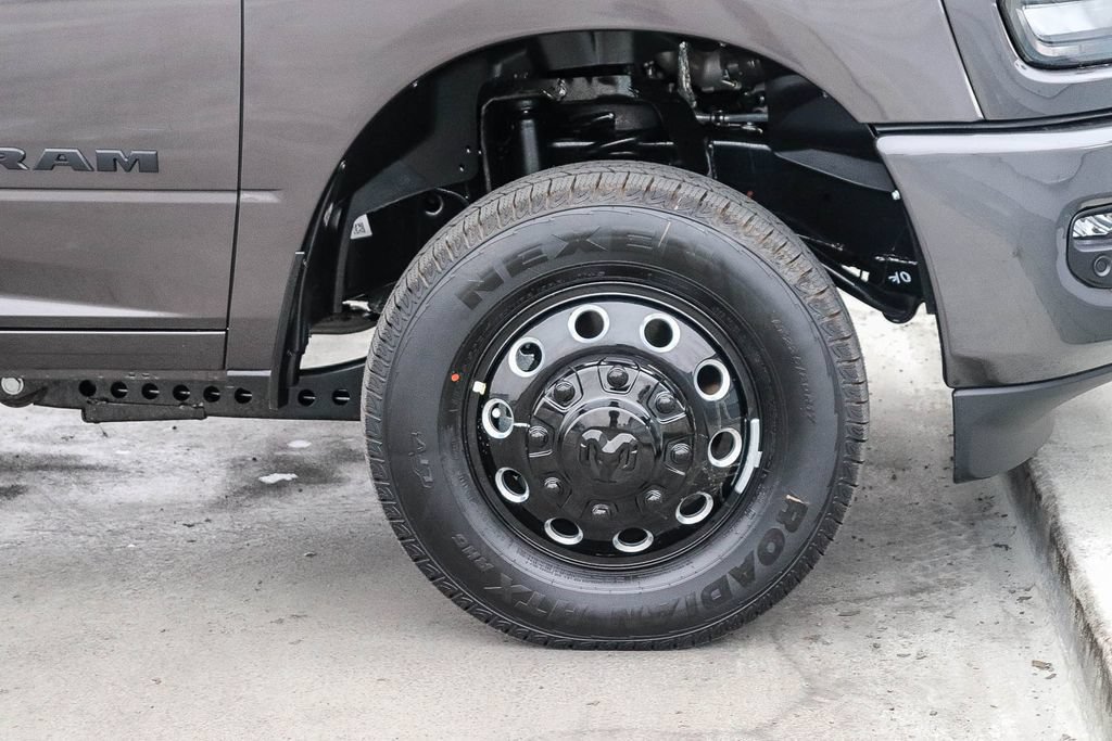 New 2026 RAM 3500 Big Horn AWD/4WD image 11