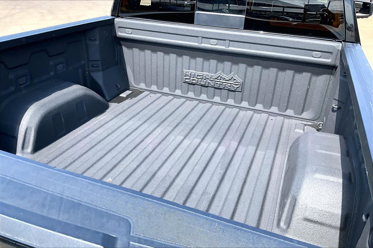 Used 2022 Chevrolet Silverado 1500 High Country w/ Technology Package AWD/4WD image 31