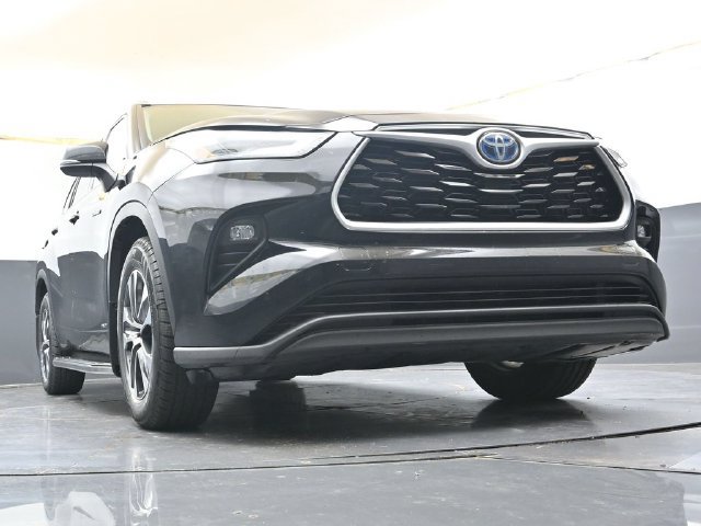 Used 2021 Toyota Highlander XLE AWD/4WD image 36