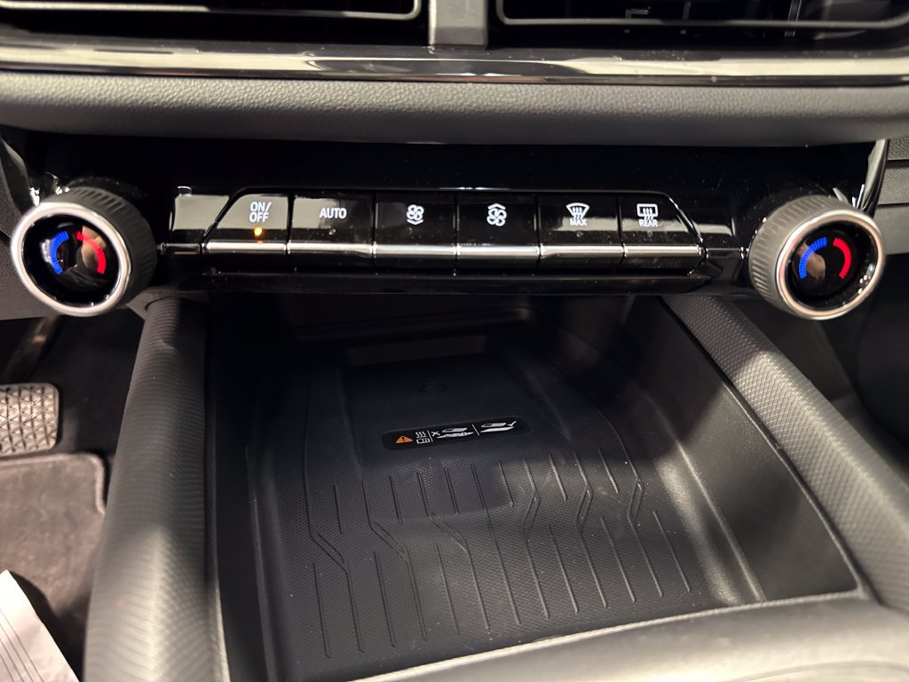 New 2025 Chevrolet Equinox EV RS w/ Active Safety Package 3 AWD/4WD image 17