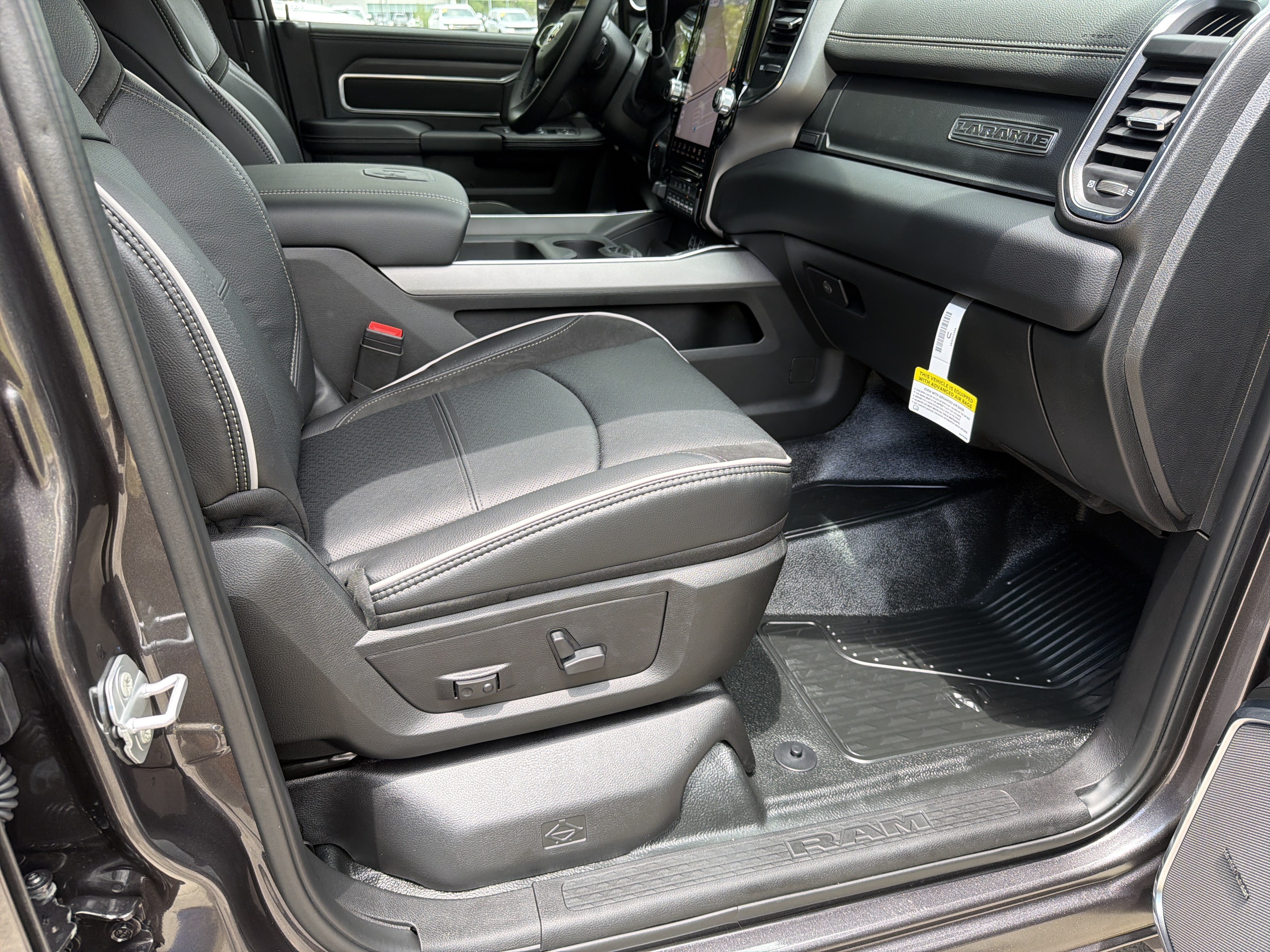 New 2026 RAM 5500 4x4 Crew Cab w/ Laramie Trim Package image 13