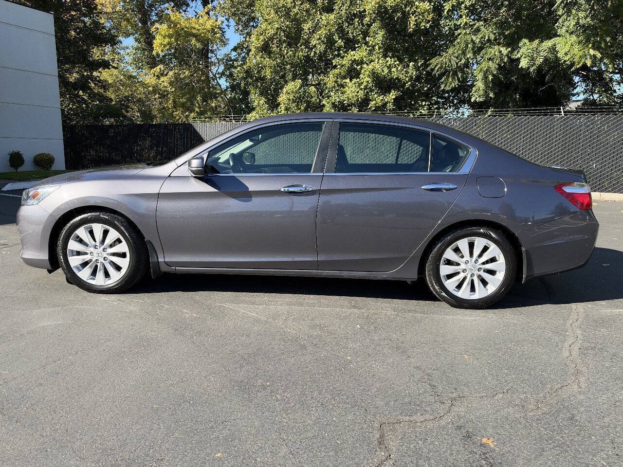 Used 2015 Honda Accord EX-L image 2