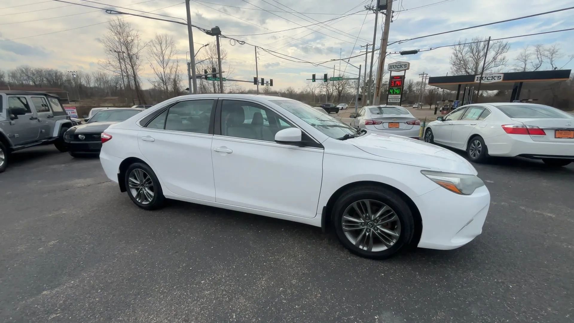 Used 2016 Toyota Camry SE image 9