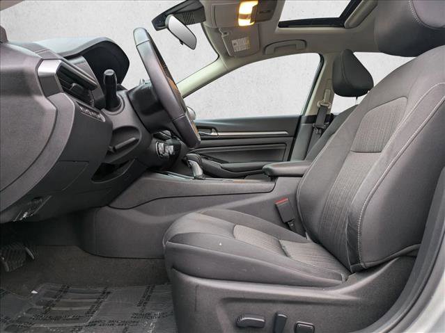 Used 2022 Nissan Altima 2.5 SV w/ SV Premium Package image 16