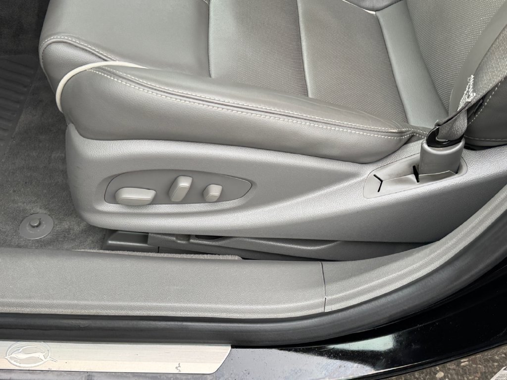 Used 2015 Chevrolet Impala LTZ FWD image 16
