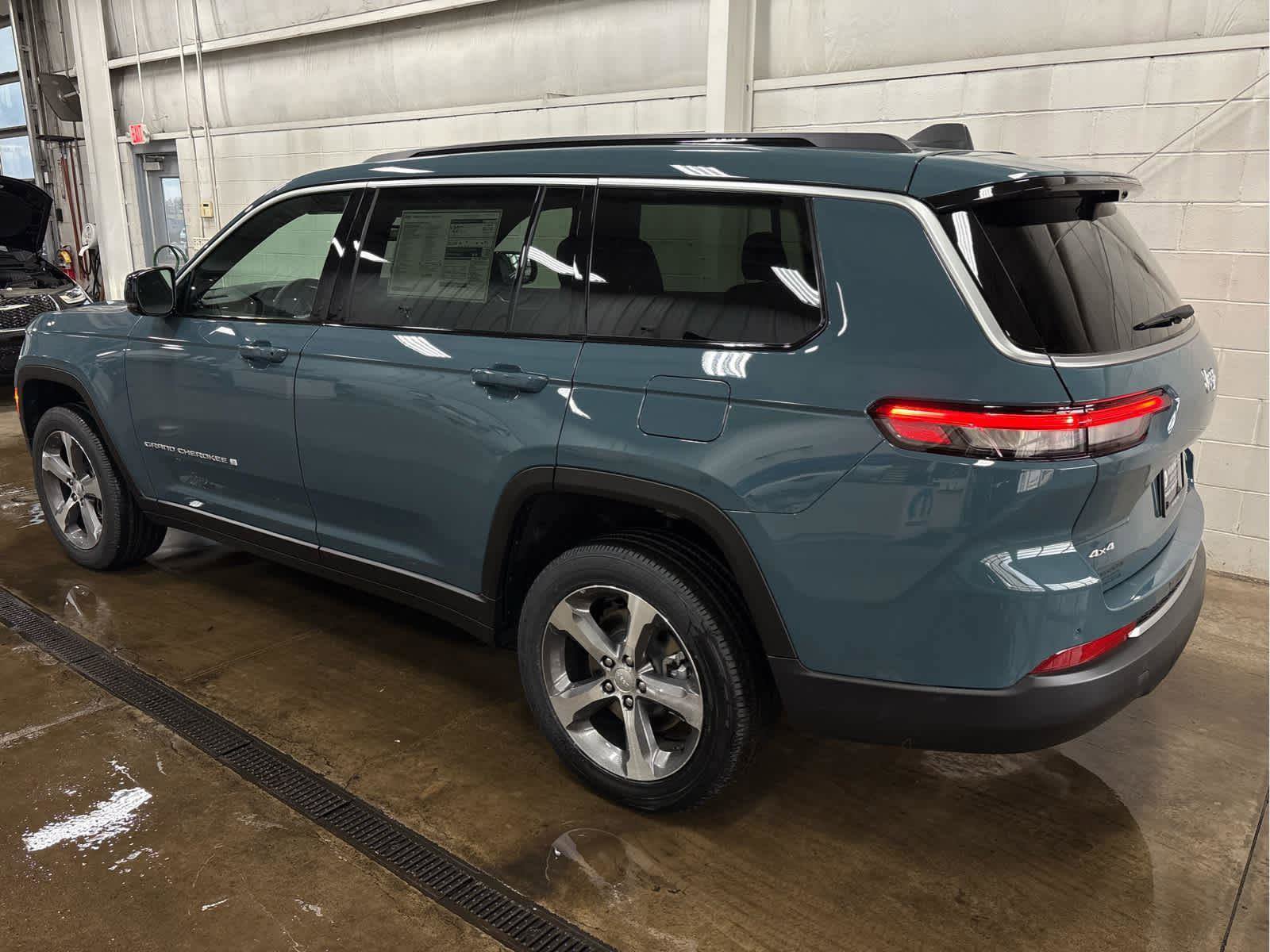 New 2026 Jeep Grand Cherokee L Limited w/ Luxury Tech Group II image 6
