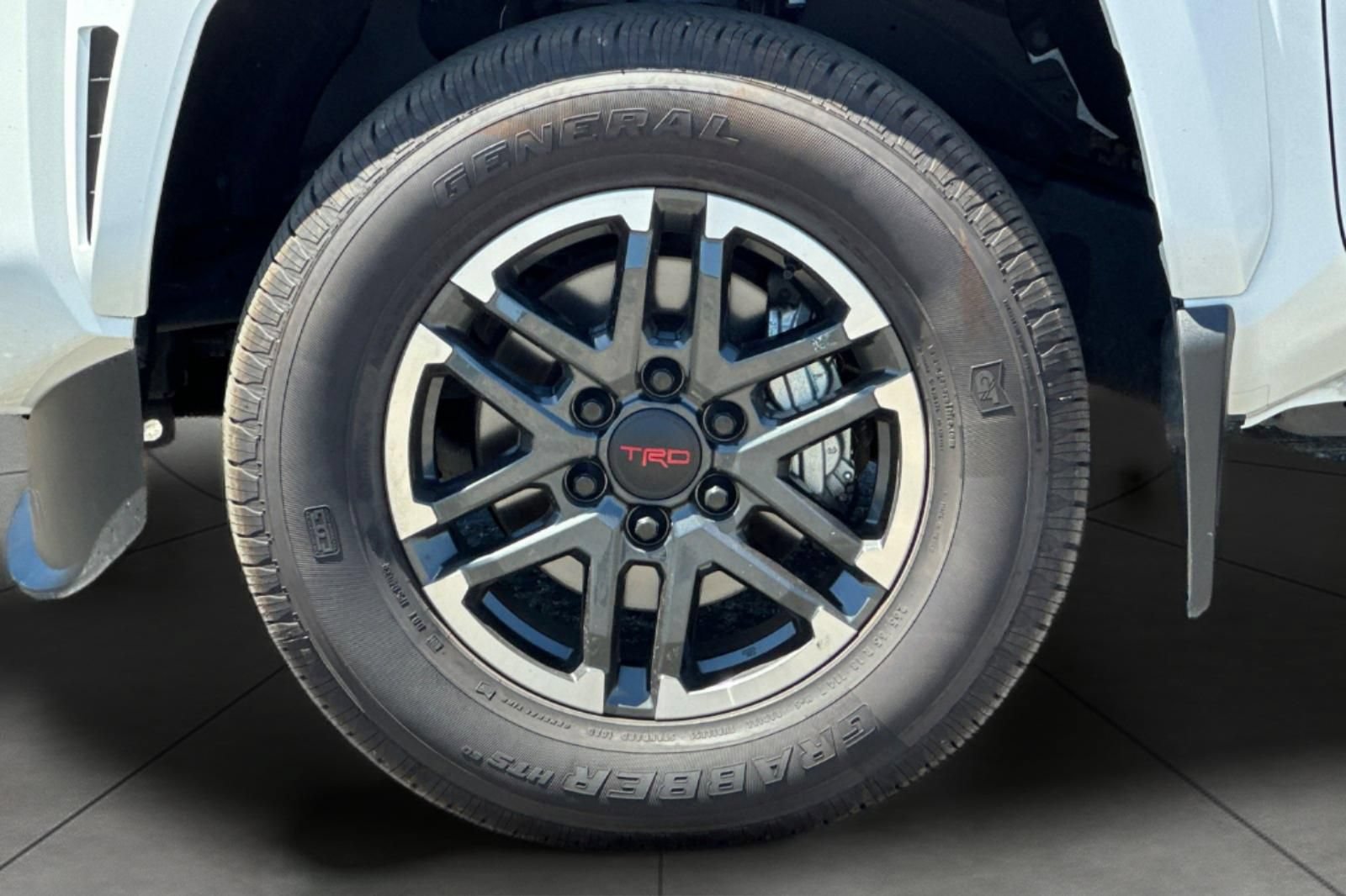 Used 2025 Toyota Tacoma TRD Sport AWD/4WD image 24