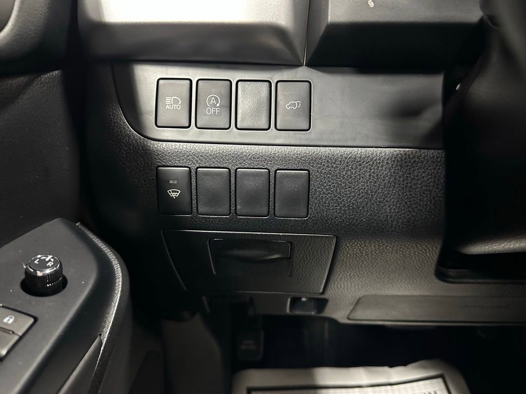 Used 2018 Toyota Highlander Plus w/ Carpet Mat Package (TMS) AWD/4WD image 15
