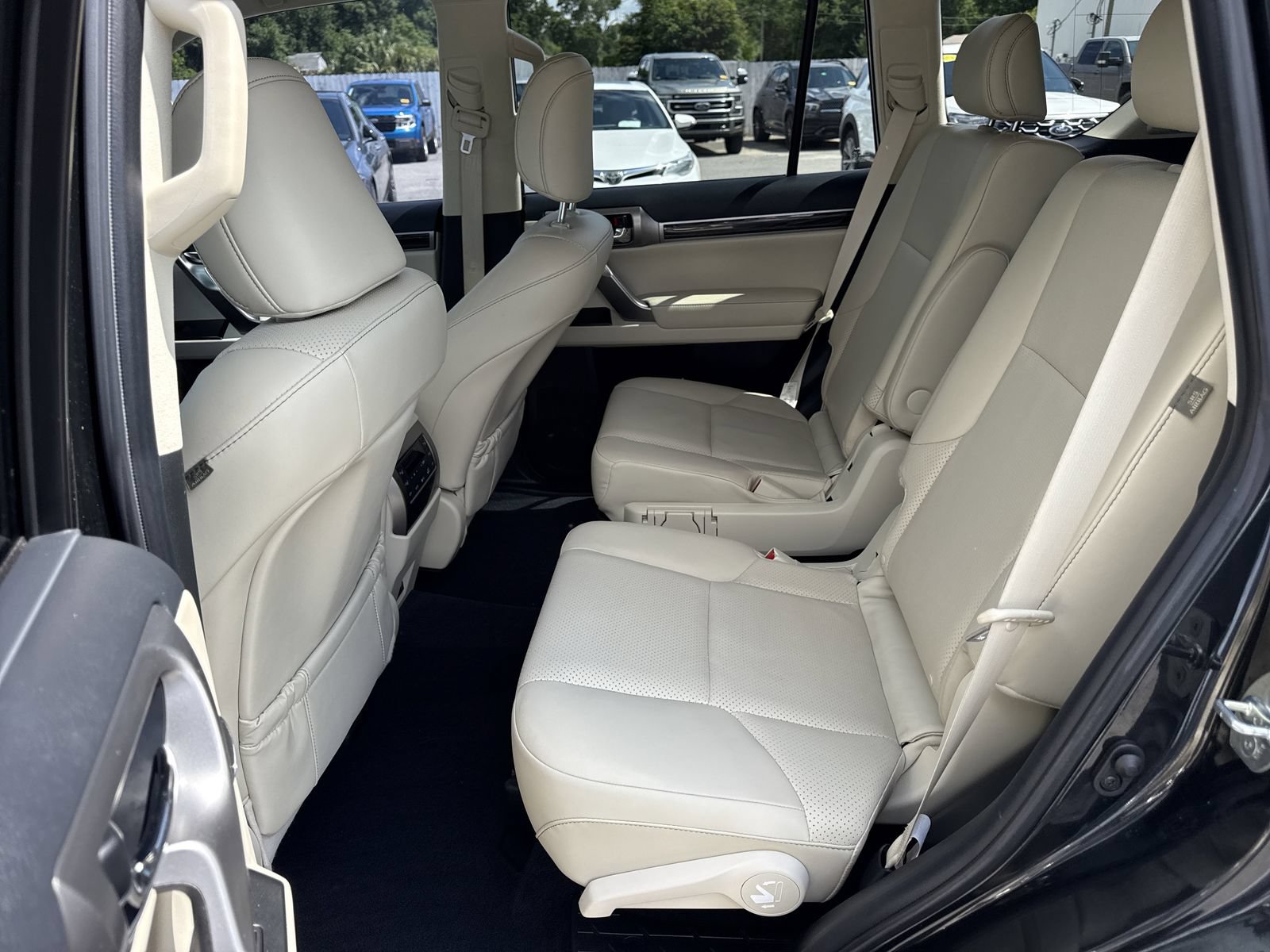 Used 2023 Lexus GX 460 Luxury w/ Sport Design Package AWD/4WD image 10