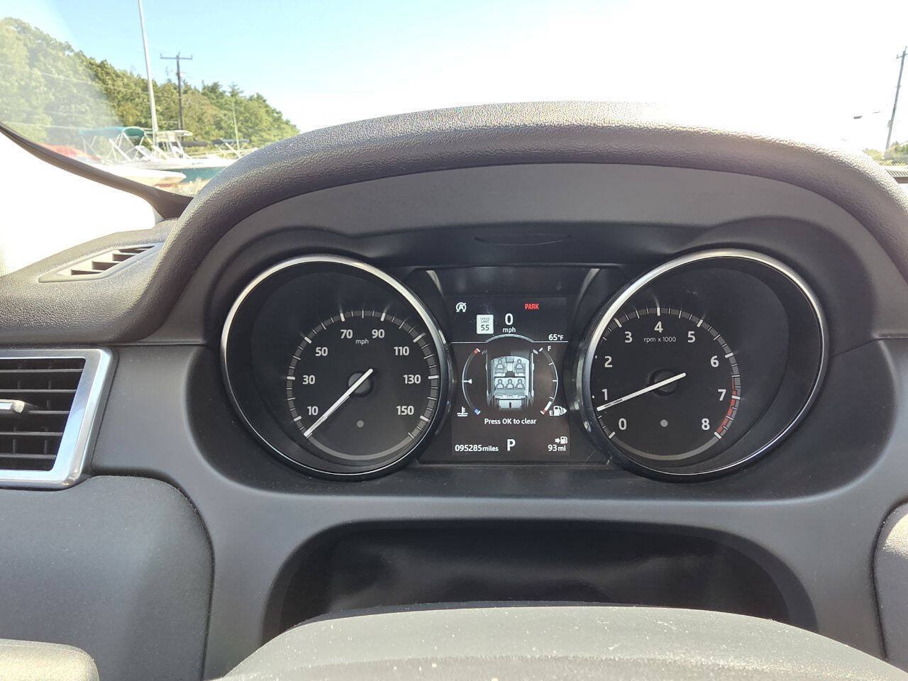 Used 2018 Land Rover Discovery Sport HSE AWD/4WD image 21