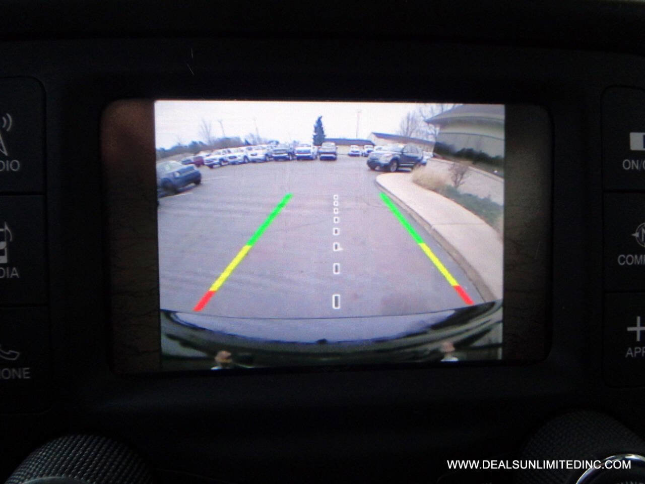 Used 2017 Jeep Renegade Latitude w/ Cold Weather Group image 15