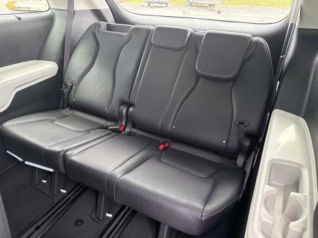 Used 2022 Kia Carnival EX FWD image 14