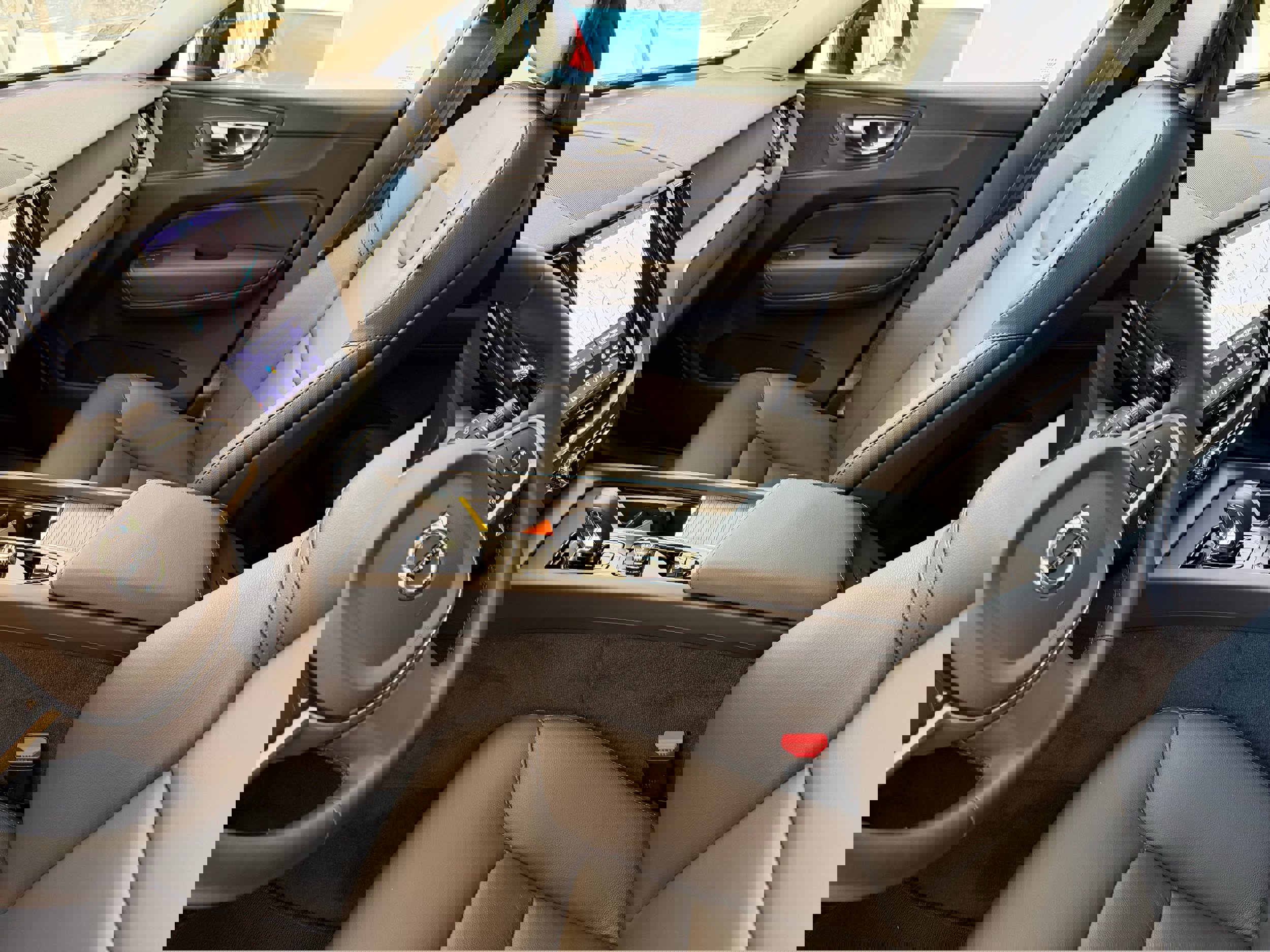 Certified 2025 Volvo XC60 B5 Core image 13