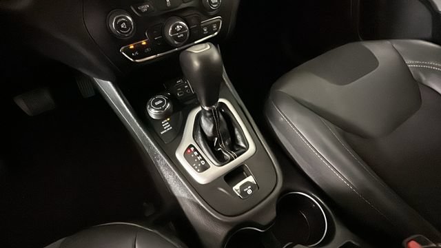 Used 2018 Jeep Cherokee Latitude Plus w/ Comfort/Convenience Group AWD/4WD image 21