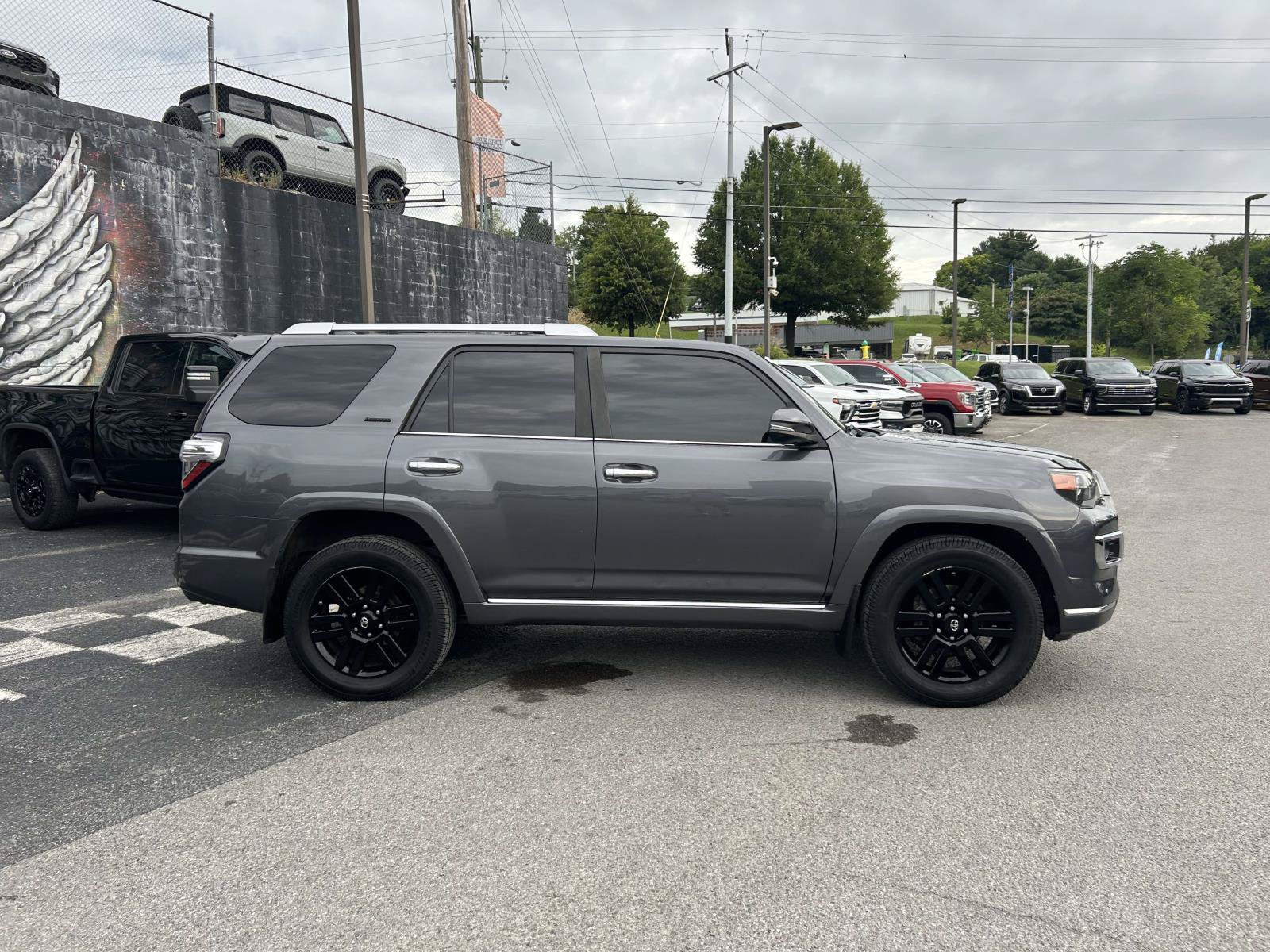 Used 2018 Toyota 4Runner Limited AWD/4WD image 5
