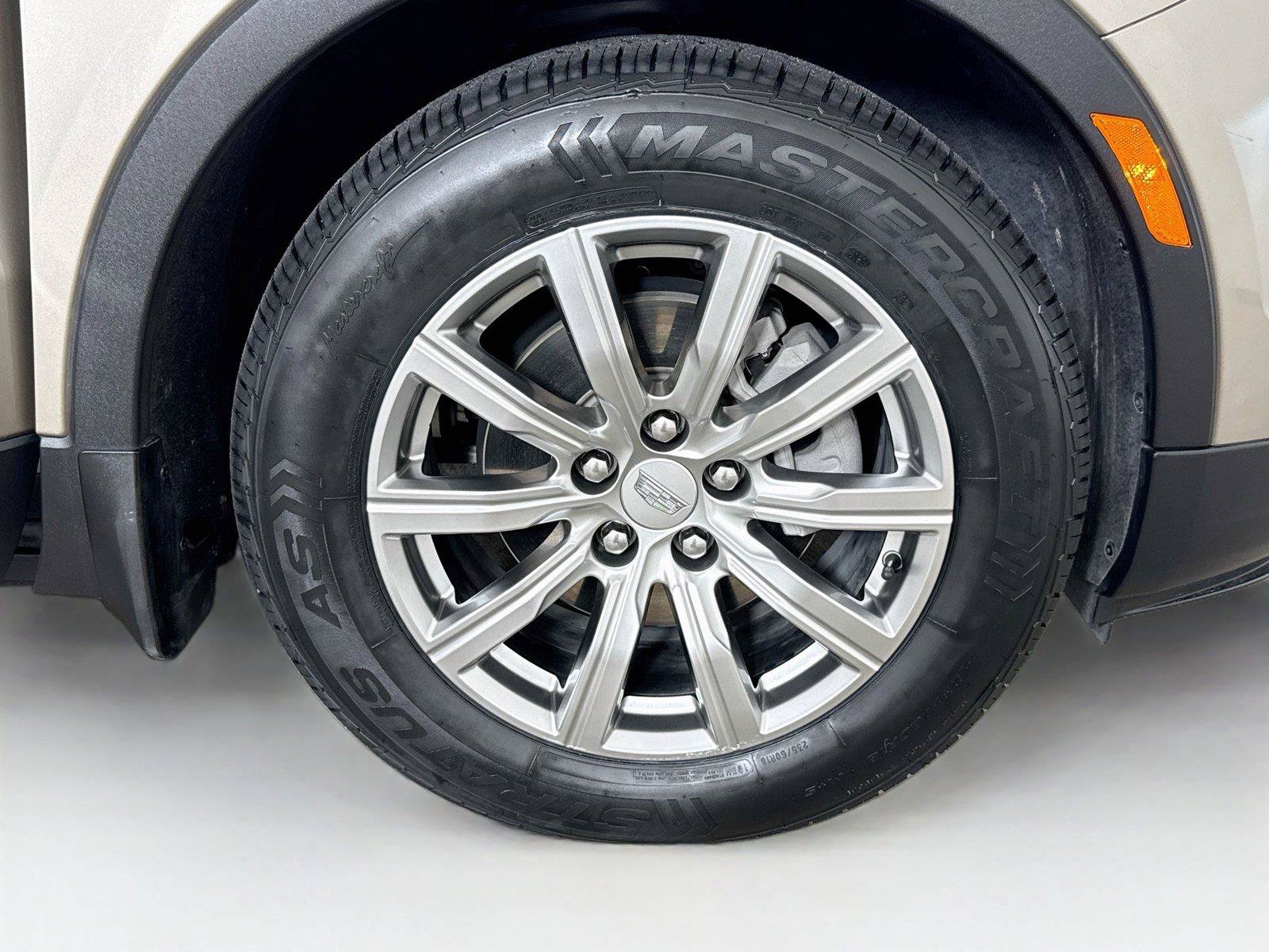 Used 2023 Cadillac XT4 Premium Luxury FWD image 38
