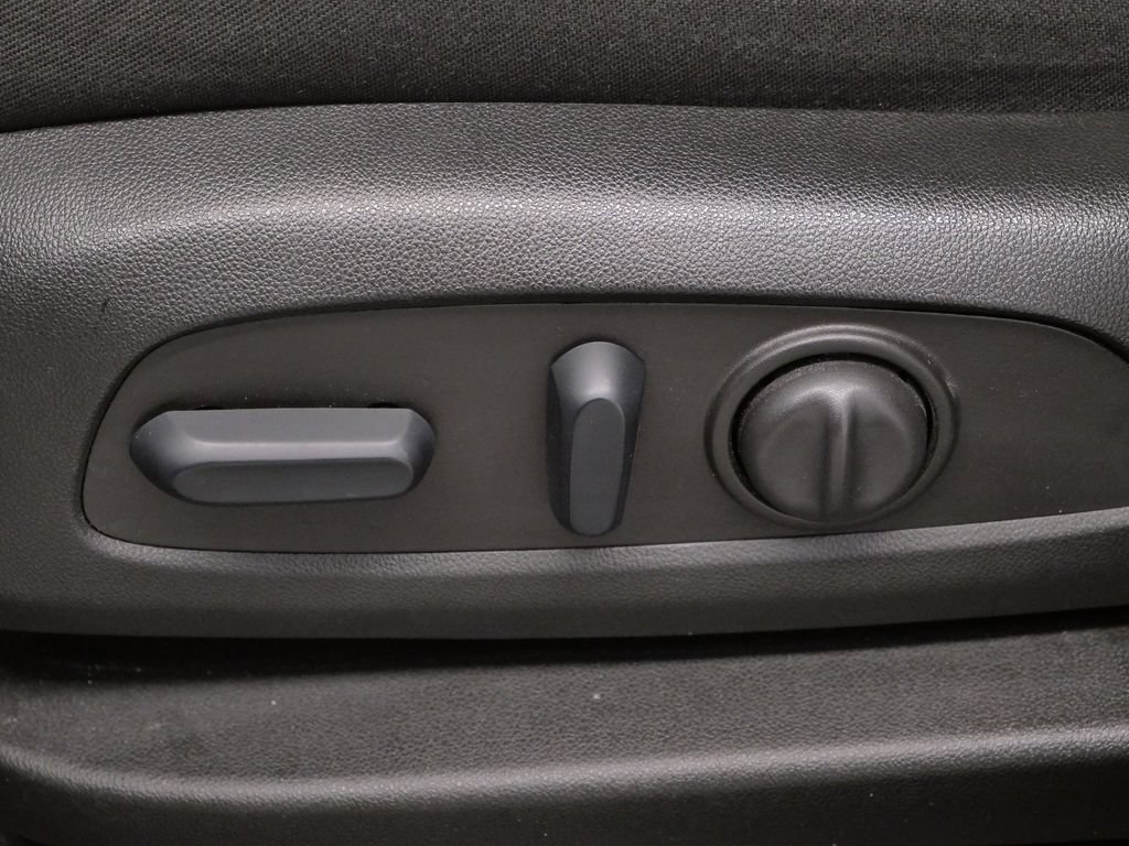 Used 2023 Chevrolet Equinox LT FWD image 19