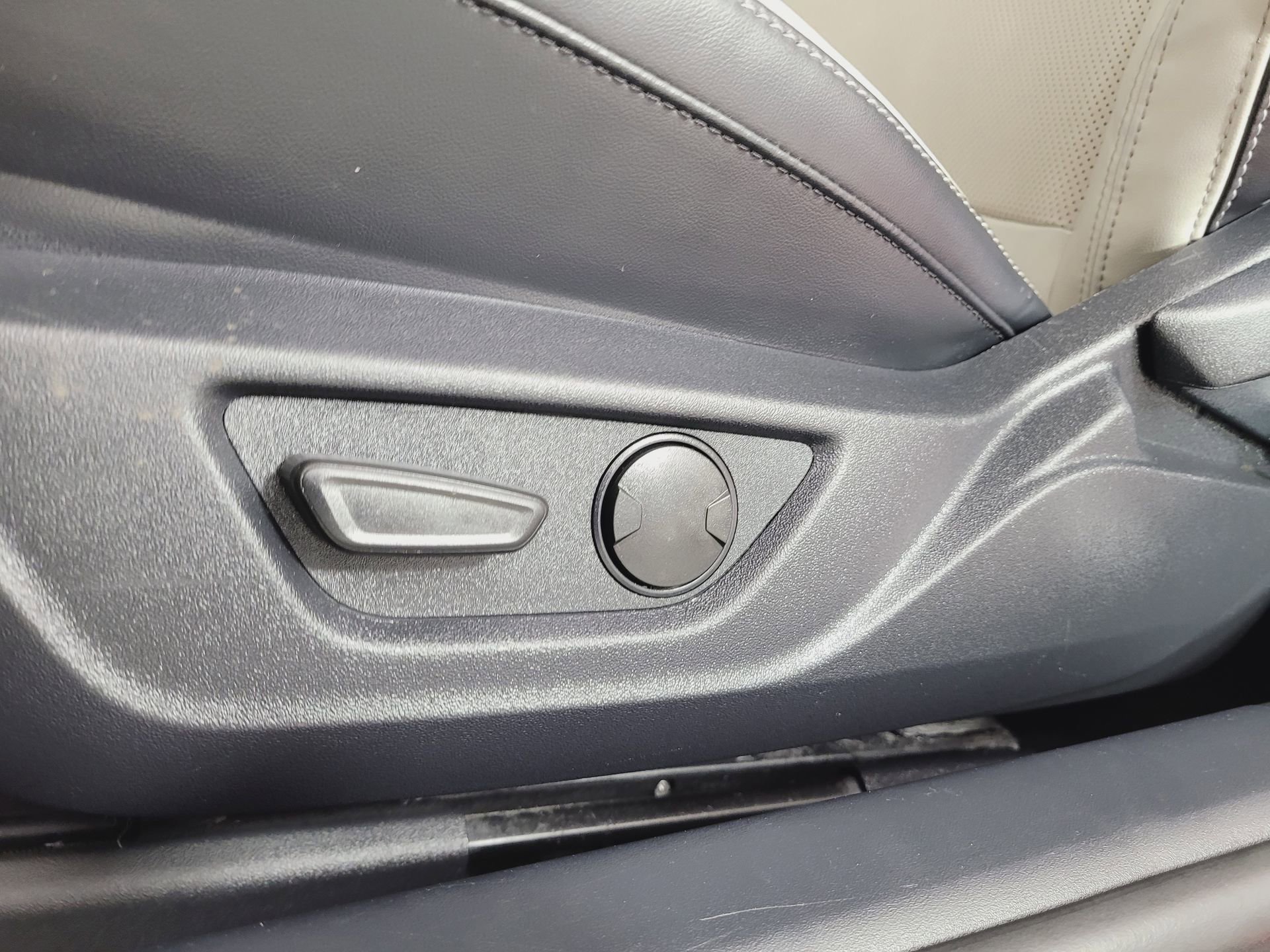 Used 2024 Ford Mustang GT Premium image 12