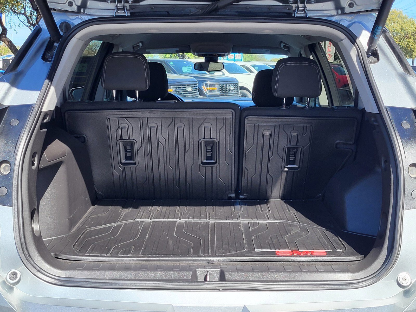 Used 2023 GMC Terrain SLE w/ Driver Convenience Package image 30