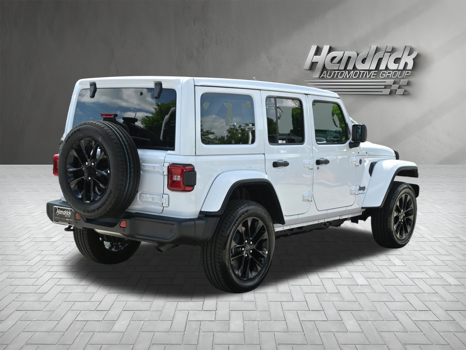 Used 2025 Jeep Wrangler Unlimited Sahara w/ Safety Group AWD/4WD image 10