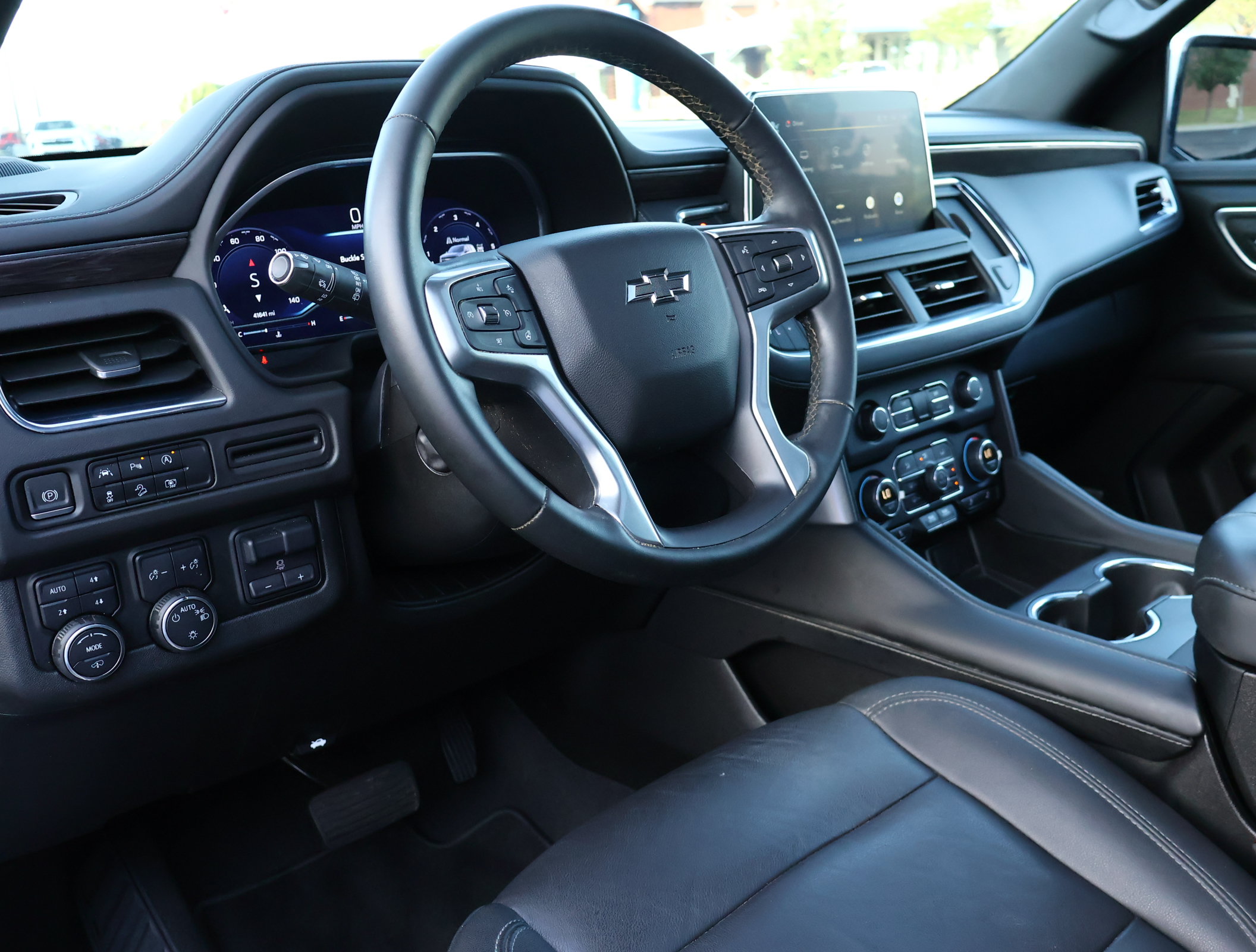Used 2023 Chevrolet Tahoe Z71 w/ Z71 Off-Road Package AWD/4WD image 3