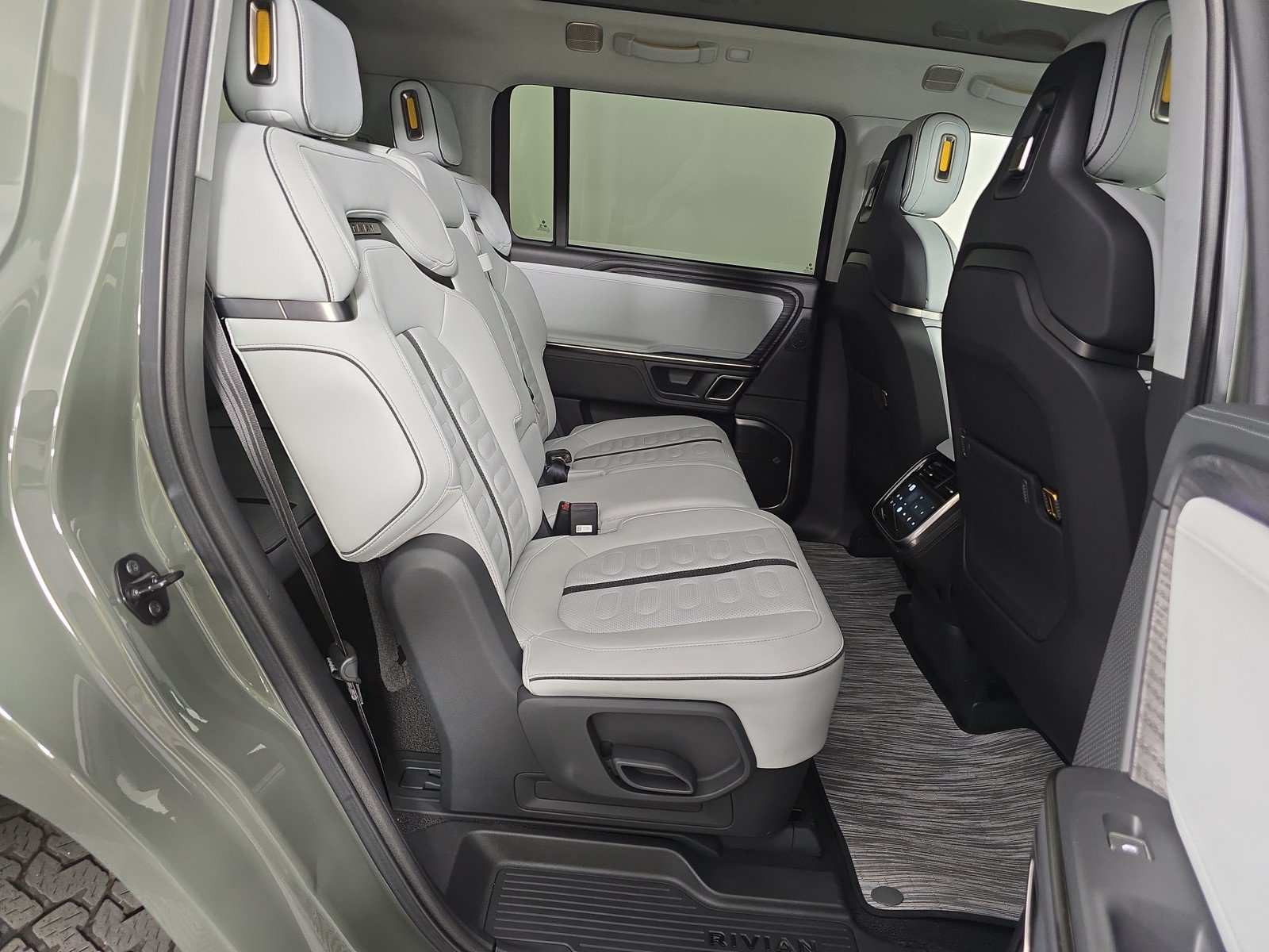 Used 2023 Rivian R1S Launch Edition AWD/4WD image 23