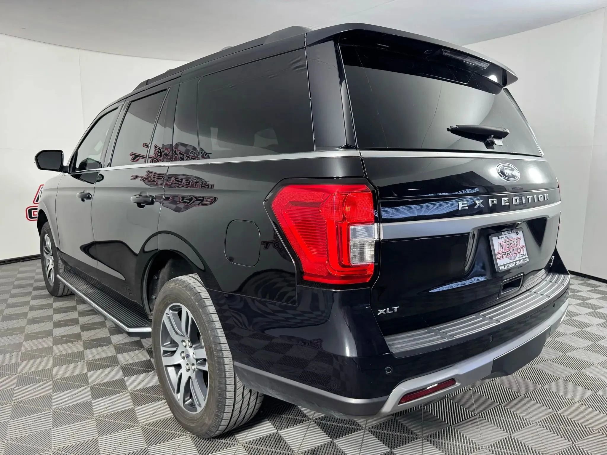 Used 2023 Ford Expedition XLT image 30