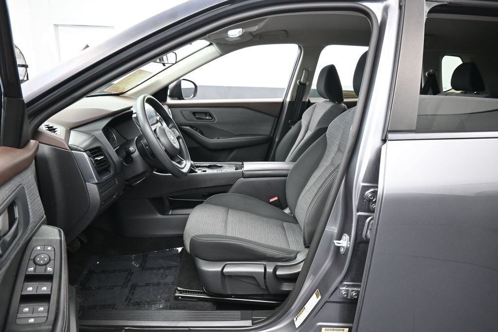 Used 2021 Nissan Rogue S FWD image 11