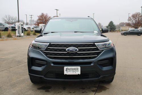 Used 2022 Ford Explorer XLT image 3