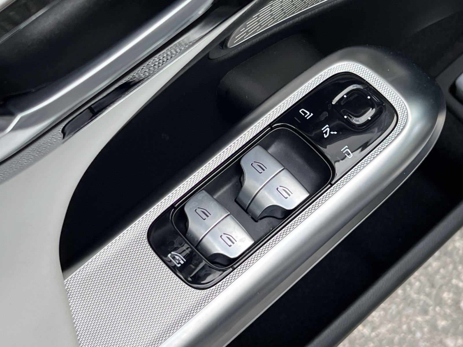 Used 2025 Mercedes-Benz E 53 AMG e 4MATIC Sedan w/ Multicontour Seating Package image 20