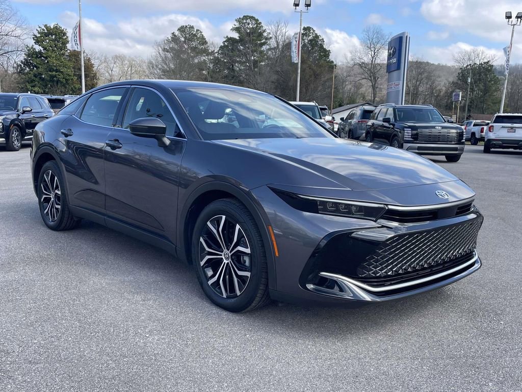 Used 2023 Toyota Crown Limited image 5