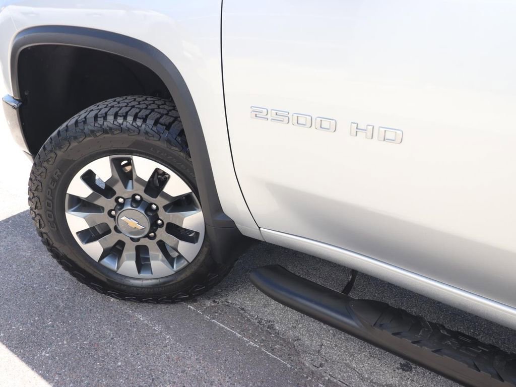 Used 2022 Chevrolet Silverado 2500 Custom w/ Custom Convenience Package AWD/4WD image 3