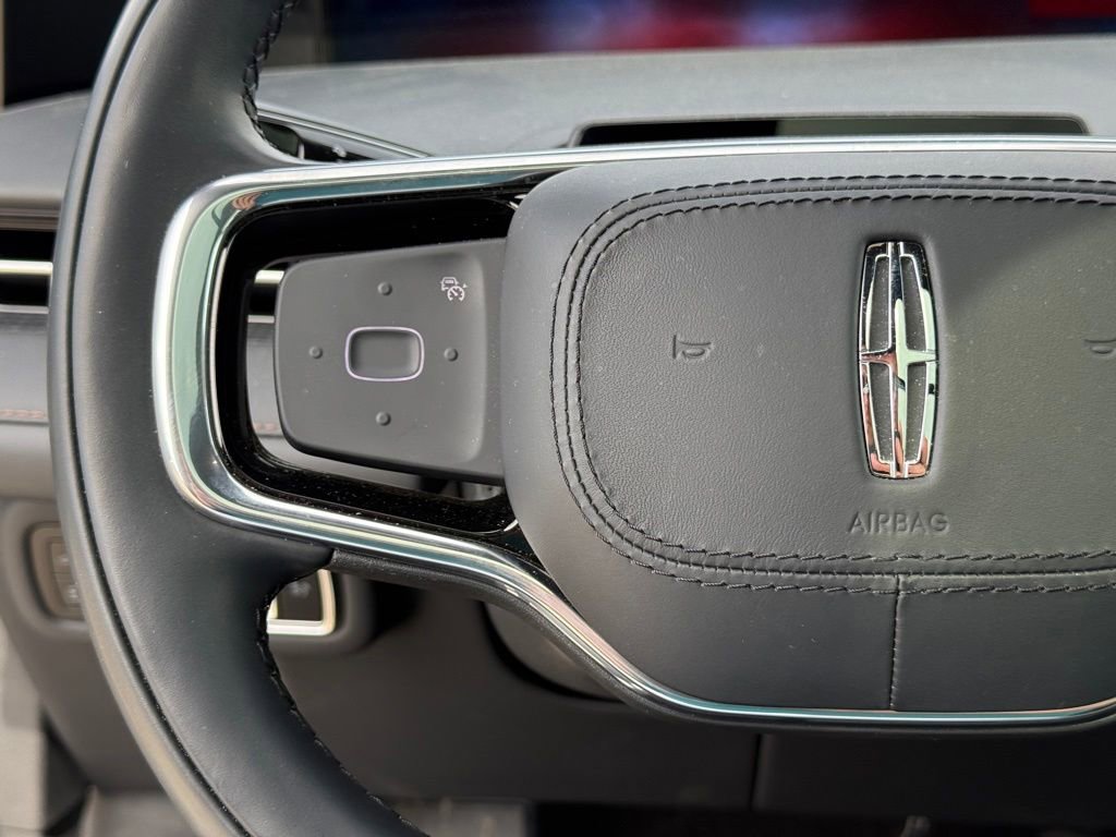 Used 2025 Lincoln Nautilus Reserve AWD/4WD image 15